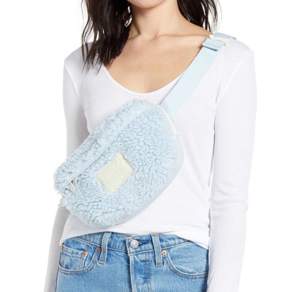 nineteen hip pack herschel